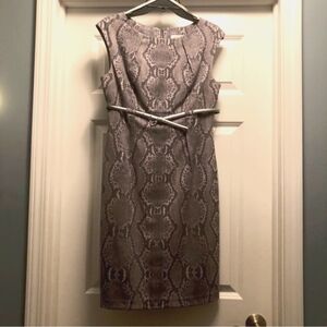 Calvin Klein Gray/White Reptile Print Sheath Dress